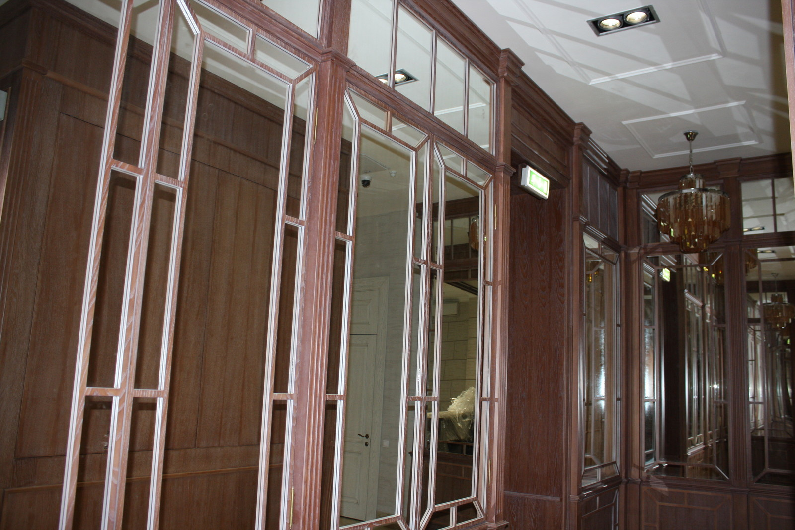 Зеркальные витражи