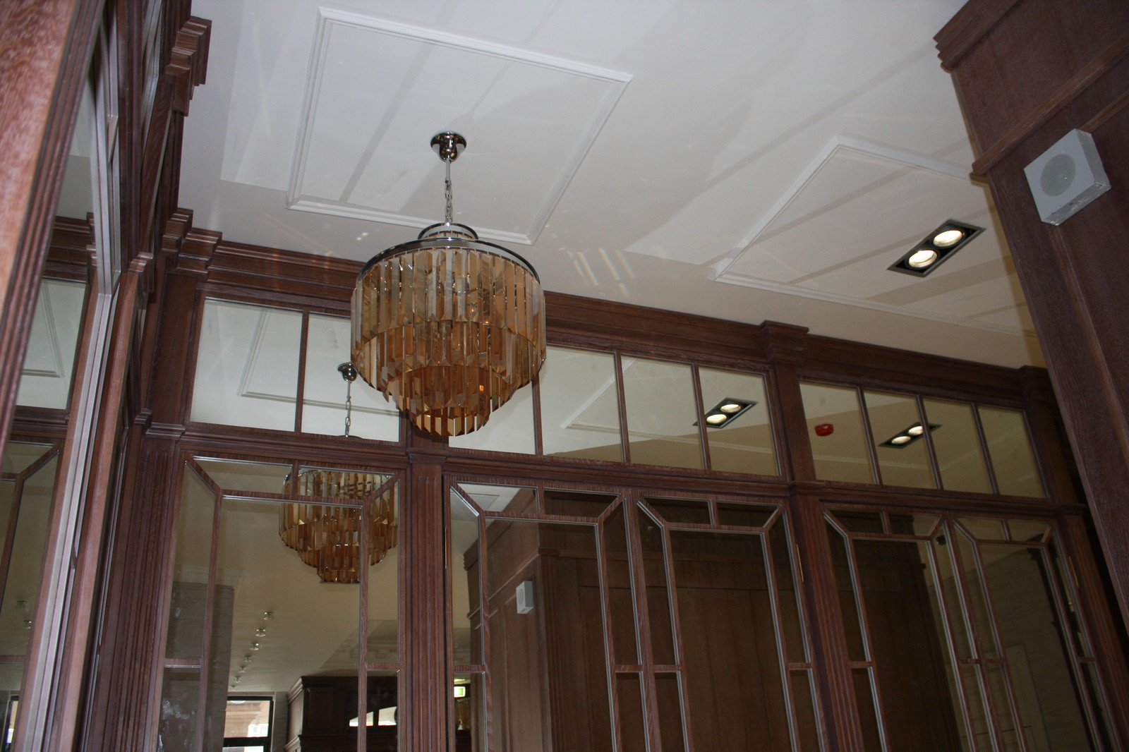 Зеркальные витражи