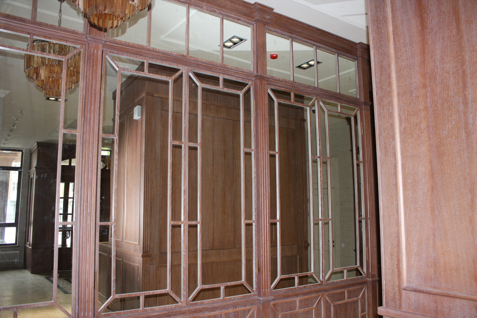 Зеркальные витражи