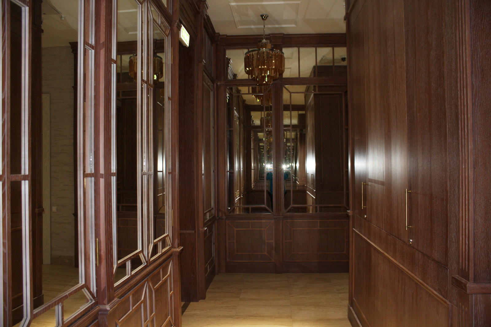 Зеркальные витражи