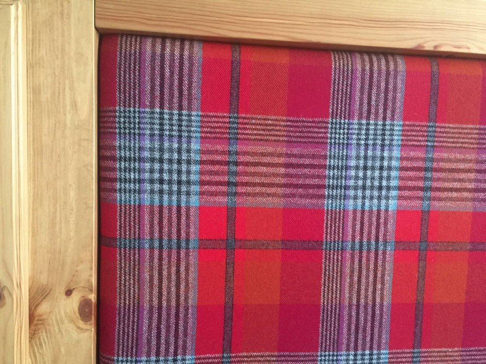 Обложка проекта: Шотландский тартан в интерьере спальни