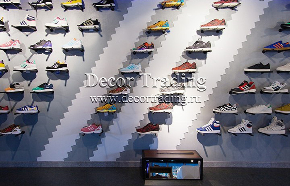 Фирменный магазин Adidas.