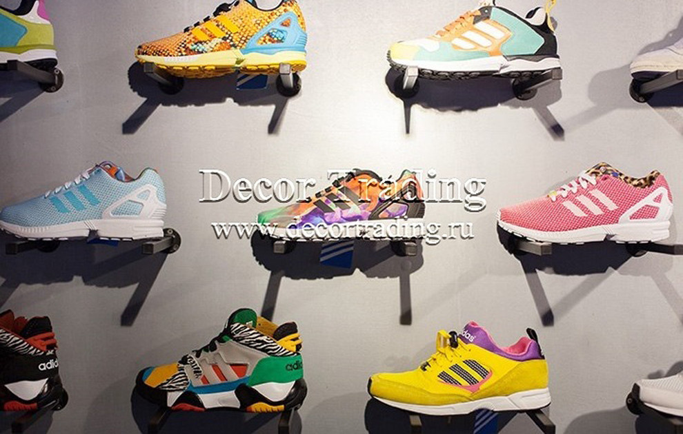 Фирменный магазин Adidas.