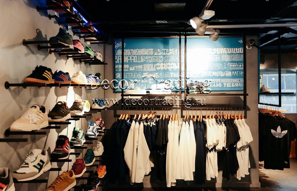 Фирменный магазин Adidas.