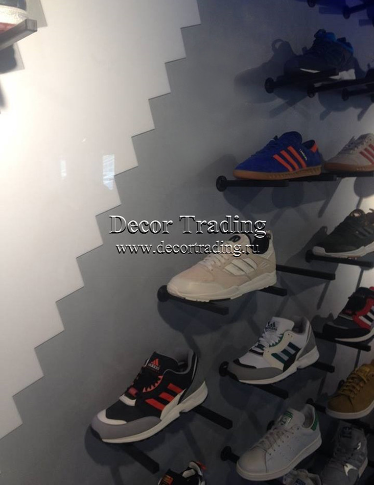 Фирменный магазин Adidas.