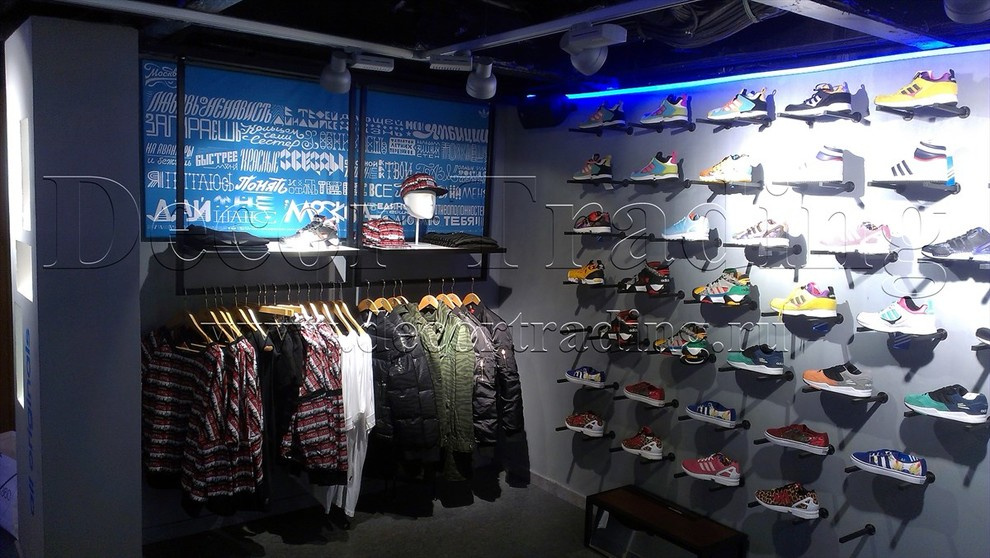 Фирменный магазин Adidas.