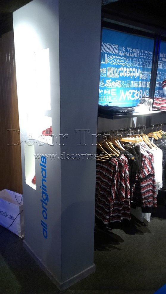 Фирменный магазин Adidas.