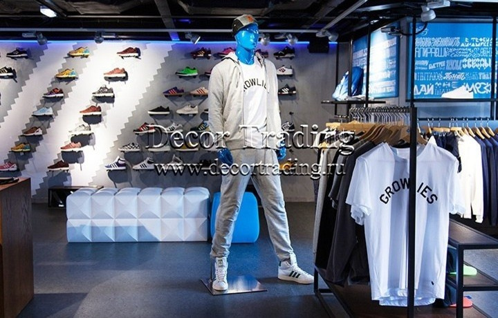 Фирменный магазин Adidas.