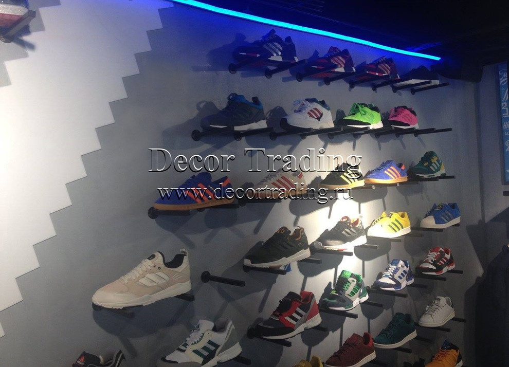 Обложка проекта: Фирменный магазин Adidas.