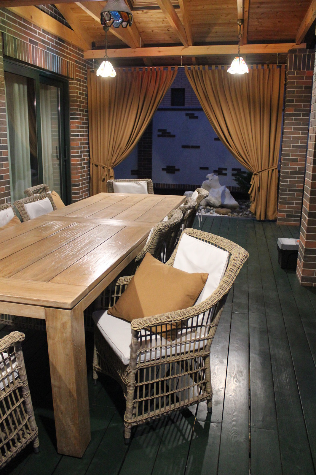 Шторы и подушки на веранду