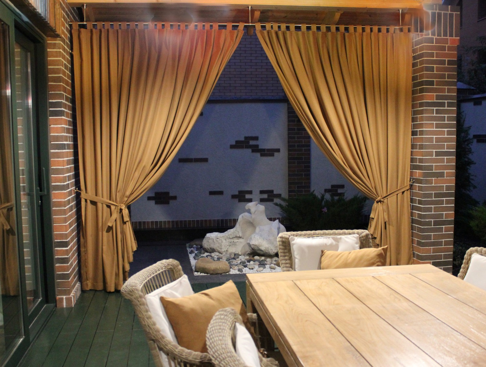 Обложка проекта: Шторы и подушки на веранду