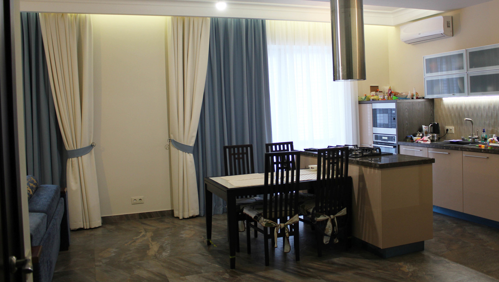 Текстиль для гостиной-столовой