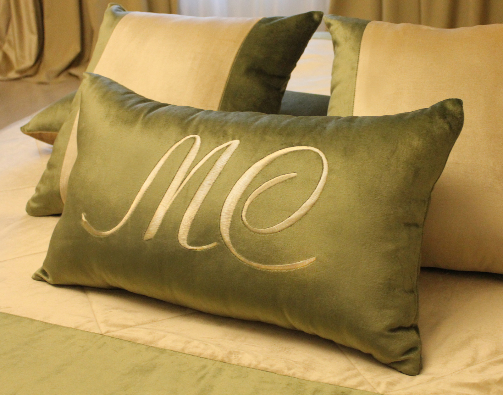 Бархат в спальне