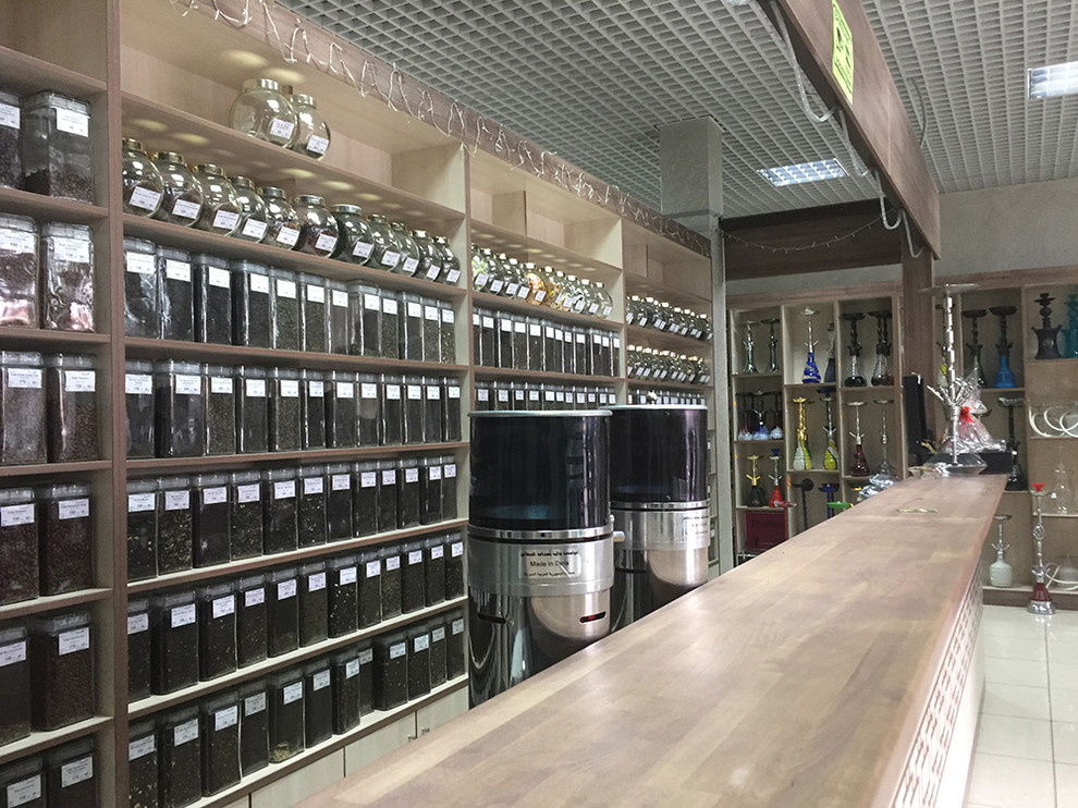 Интерьер магазина кальянов и lounge cafe