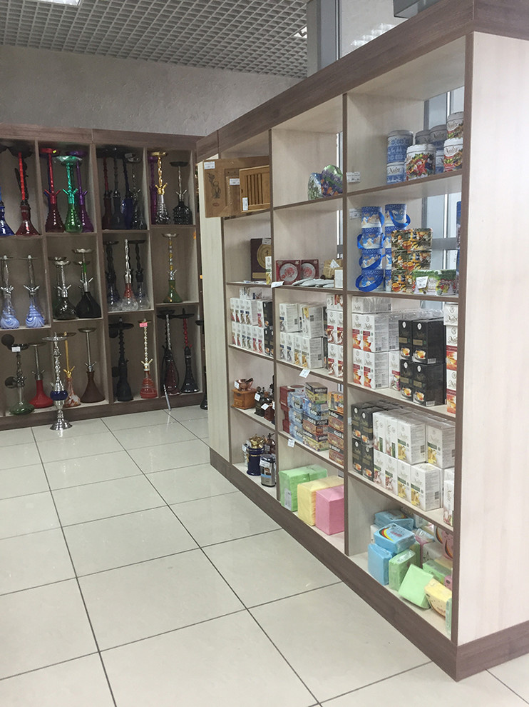 Интерьер магазина кальянов и lounge cafe