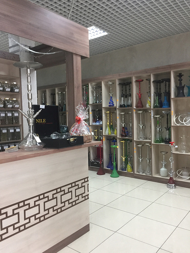 Интерьер магазина кальянов и lounge cafe