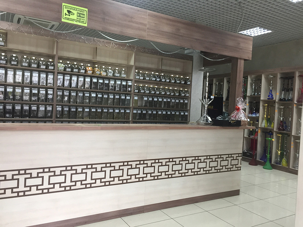 Интерьер магазина кальянов и lounge cafe