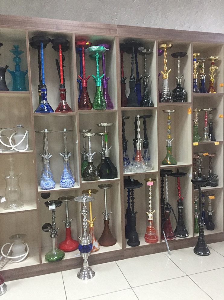 Интерьер магазина кальянов и lounge cafe