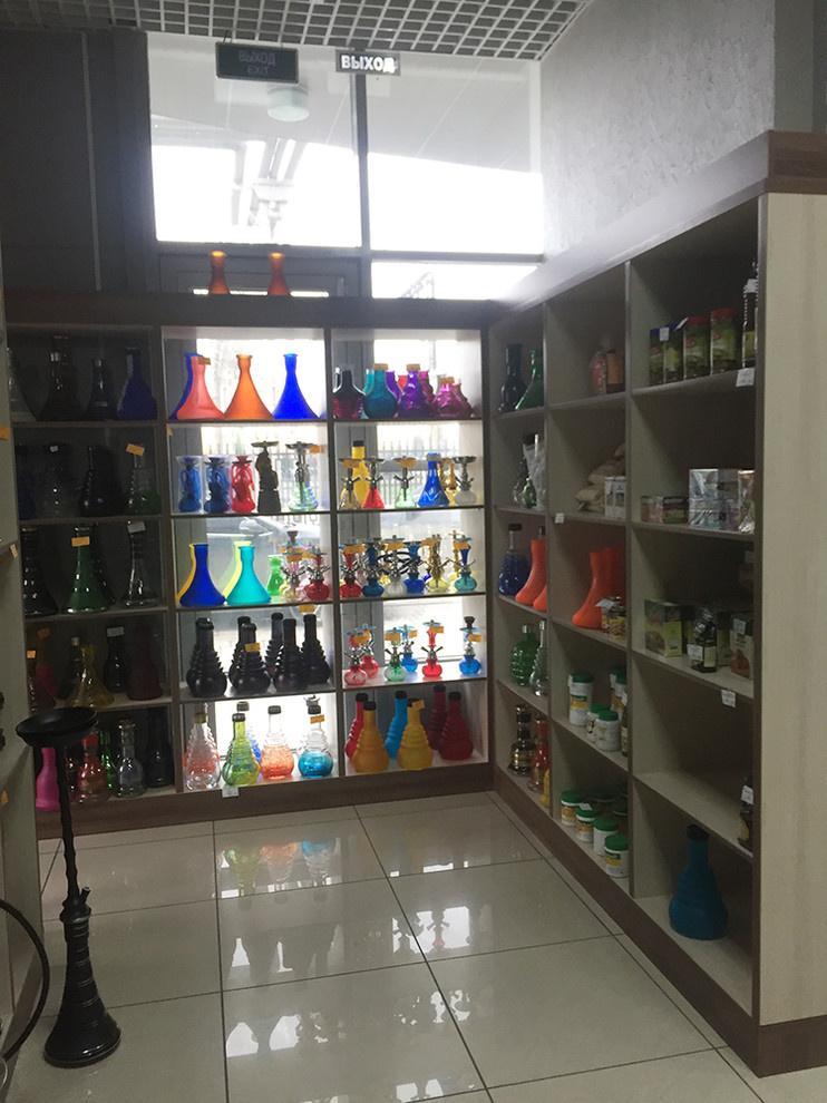 Интерьер магазина кальянов и lounge cafe