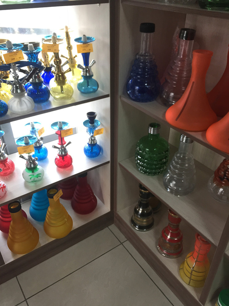 Интерьер магазина кальянов и lounge cafe