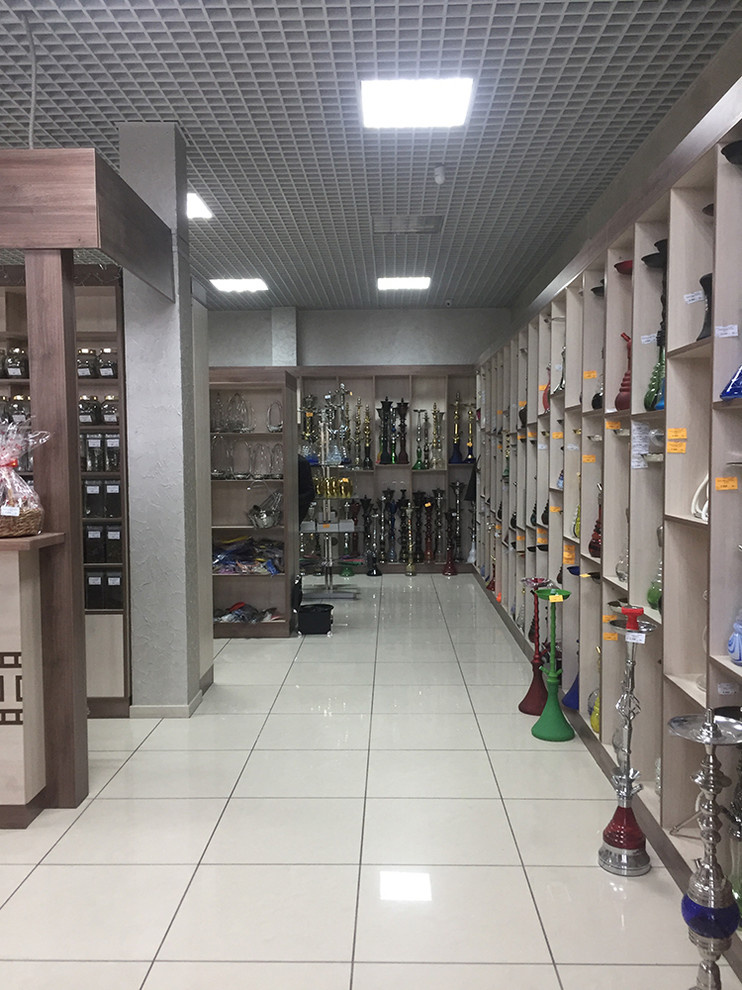 Интерьер магазина кальянов и lounge cafe