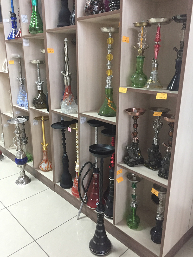 Интерьер магазина кальянов и lounge cafe
