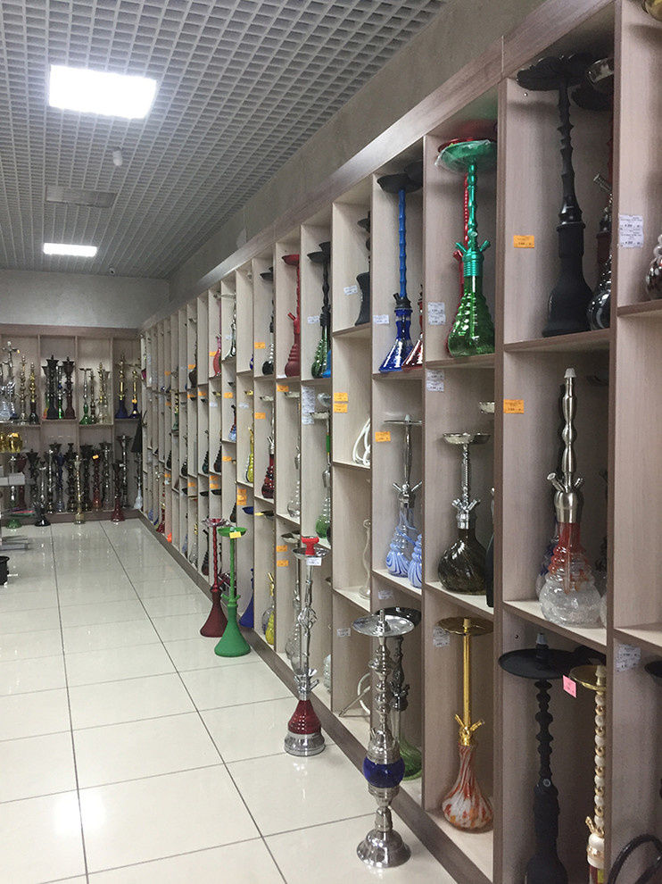 Интерьер магазина кальянов и lounge cafe