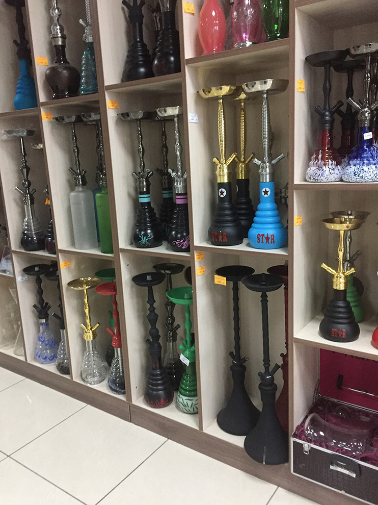 Интерьер магазина кальянов и lounge cafe