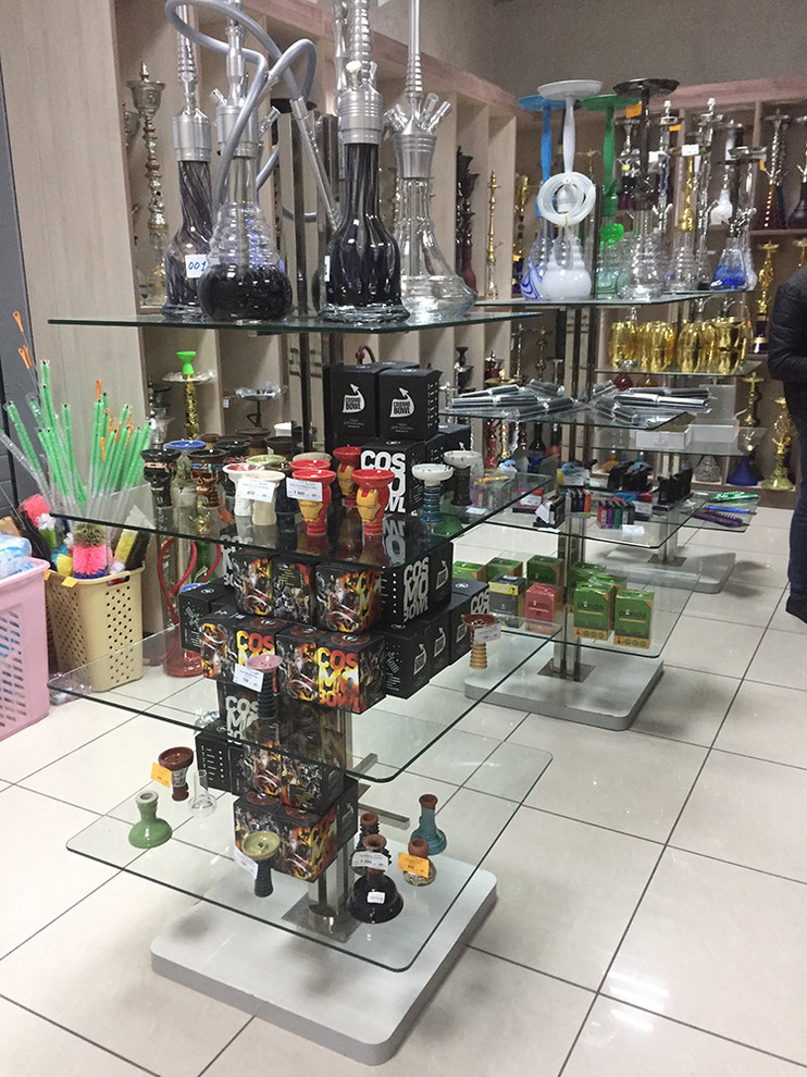 Интерьер магазина кальянов и lounge cafe