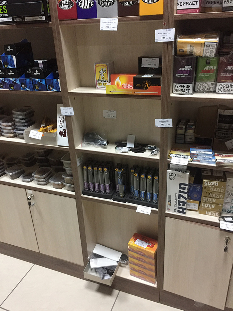 Интерьер магазина кальянов и lounge cafe
