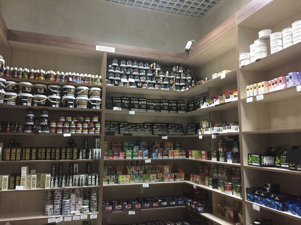 Интерьер магазина кальянов и lounge cafe