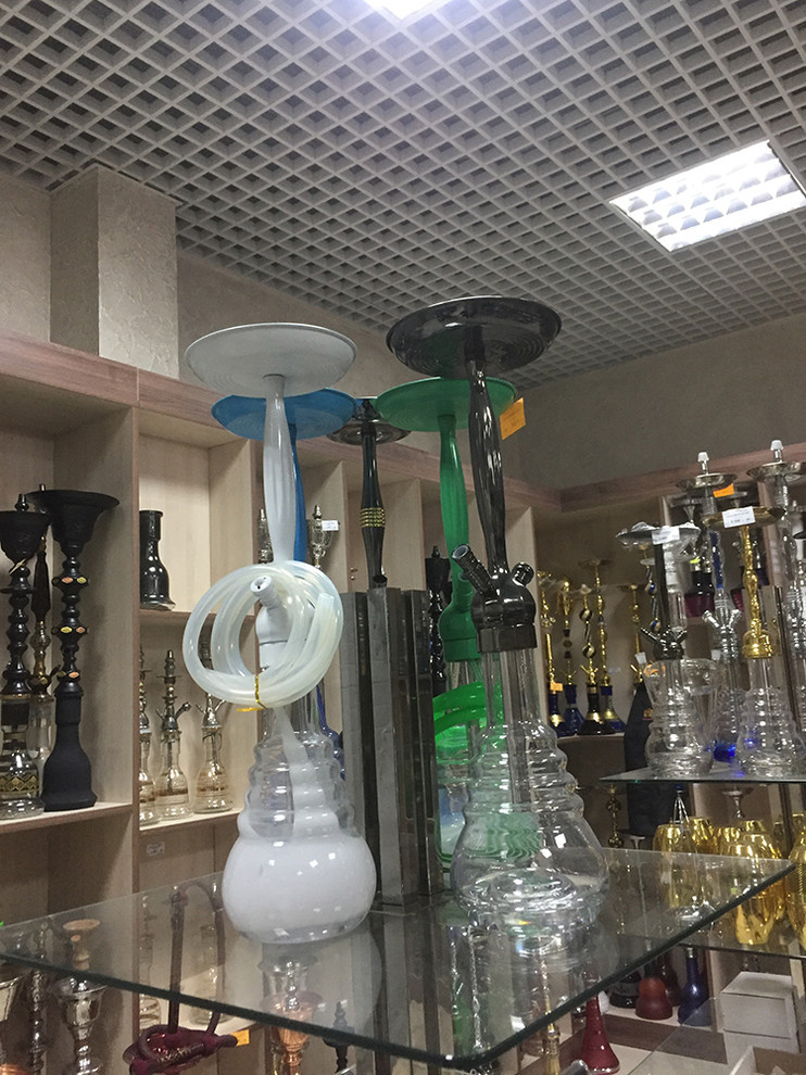 Интерьер магазина кальянов и lounge cafe