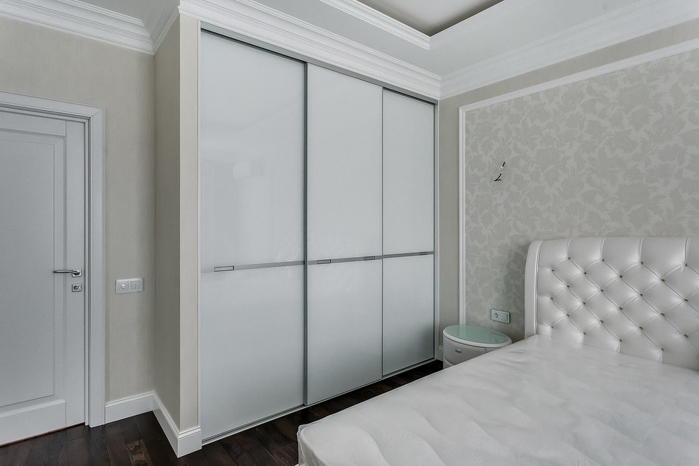 Лаконичный шкаф-купе (Raumplus)