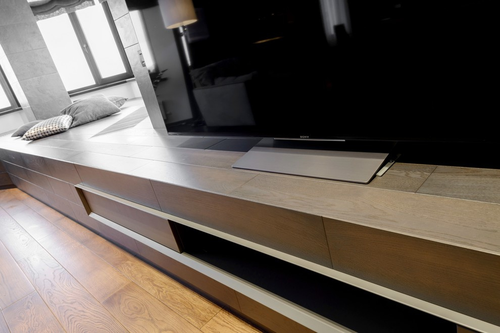 Лаунж-зона у окна из массива дуба