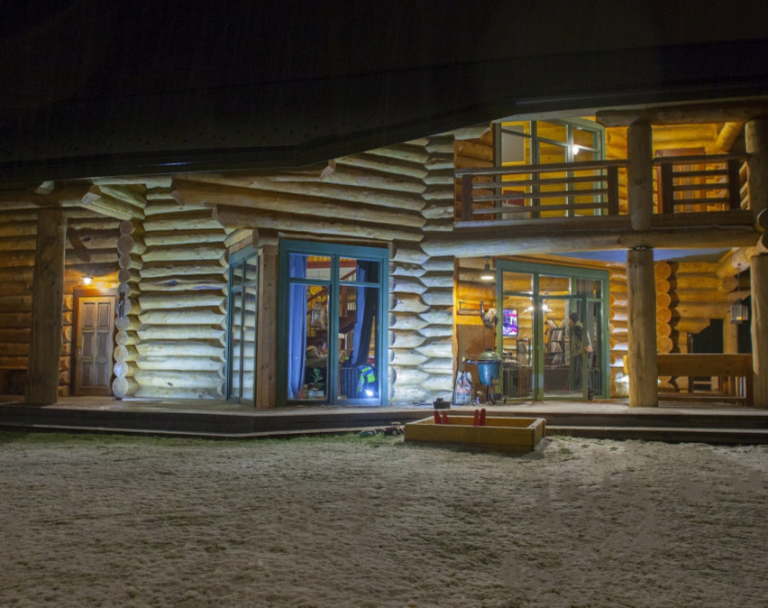 Дом из кедра на Волге