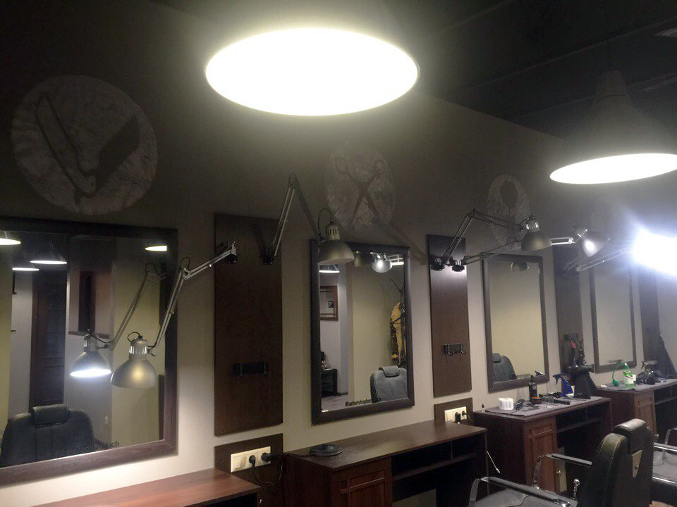 Оформление пленкой стен в салоне барбершопа «BORODACH»