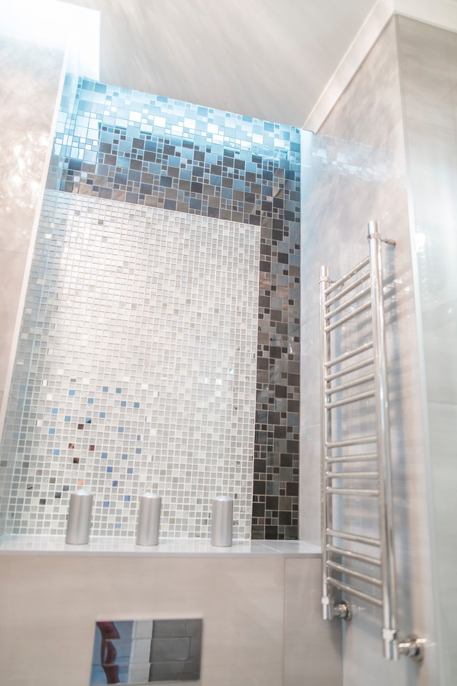 Мозаичное панно в ванной комнате