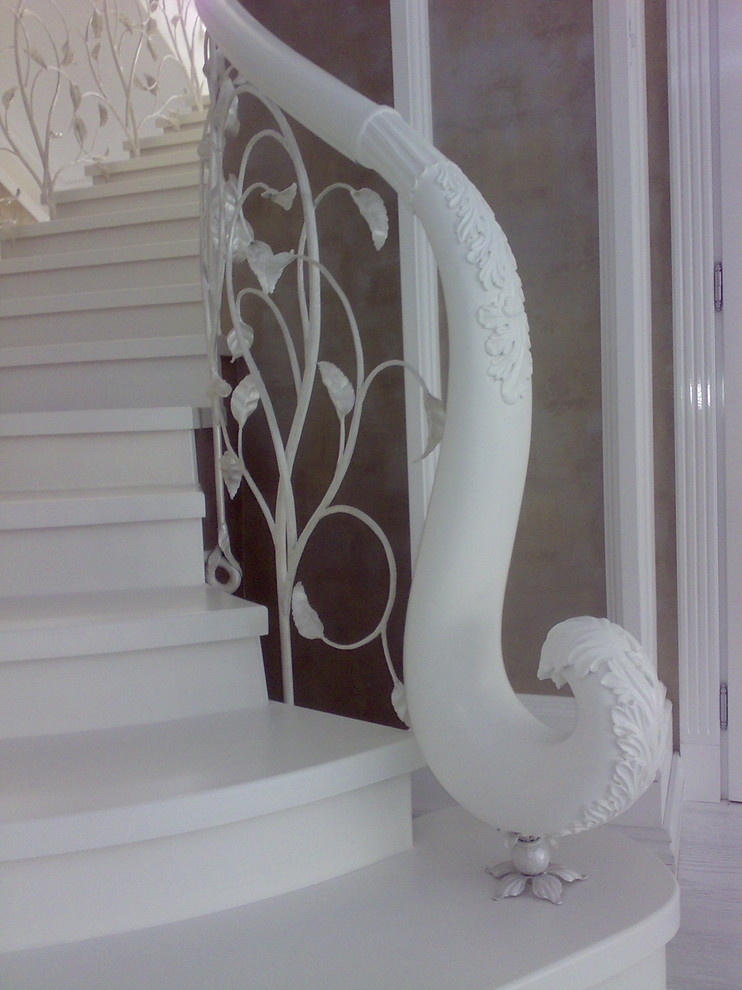 Кованые перила на лестницу в КП Третья Охота в Подмосковье