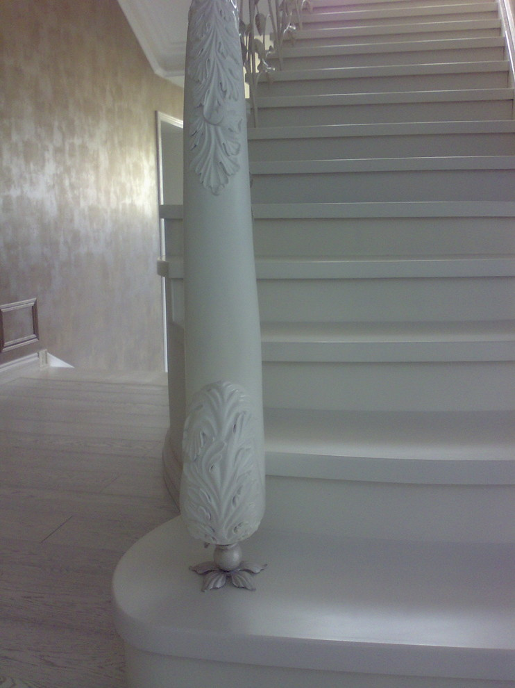 Кованые перила на лестницу в КП Третья Охота в Подмосковье