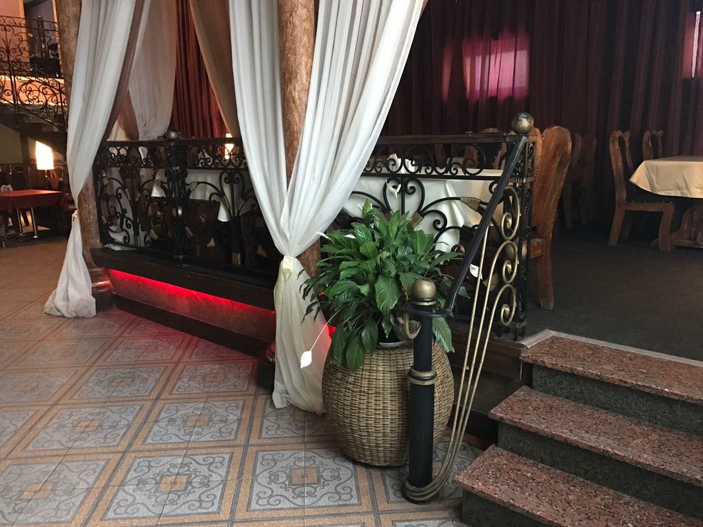 Кованые перила в ресторан "Арег", г. Звенигород