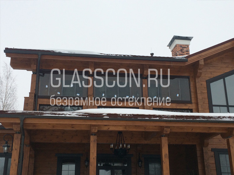 Безрамное остекление в загородном доме