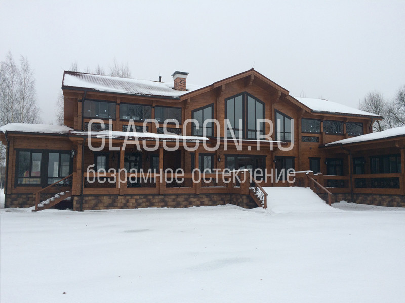 Безрамное остекление в загородном доме