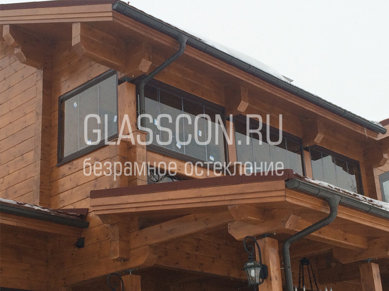 Безрамное остекление в загородном доме