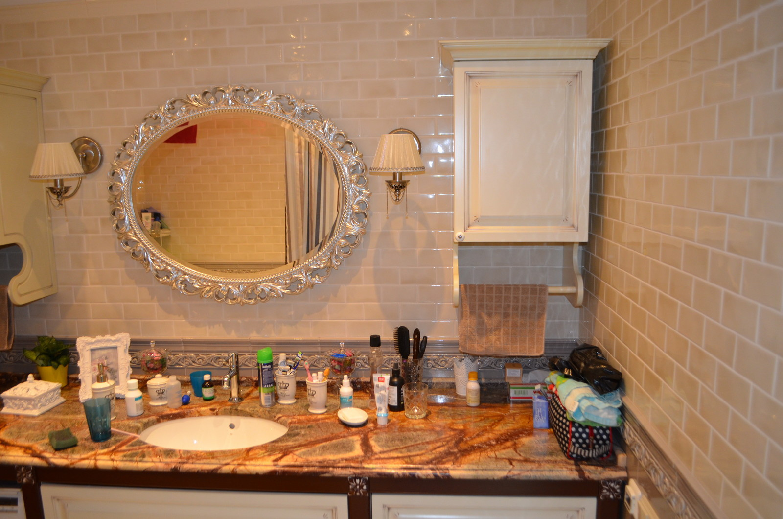 Шкафчик навесной для ванной