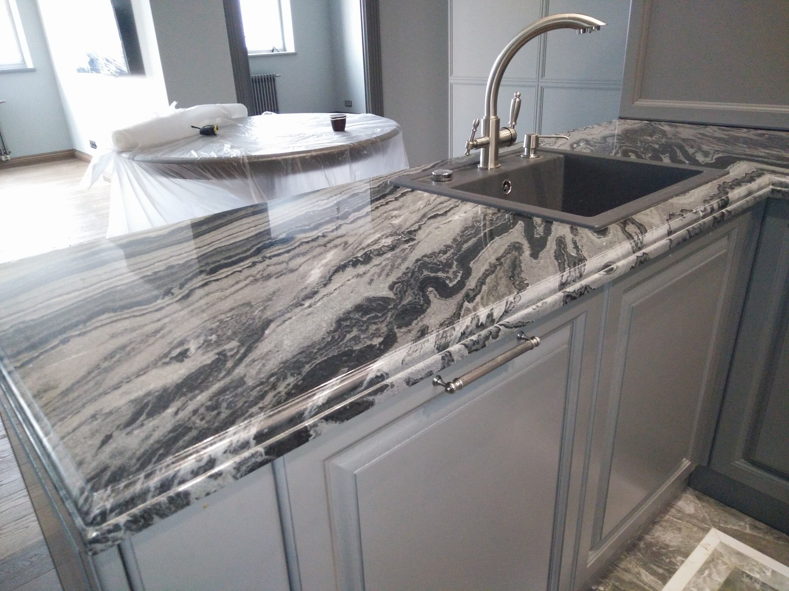 Обложка проекта: Столешница из мрамора Black Lightning