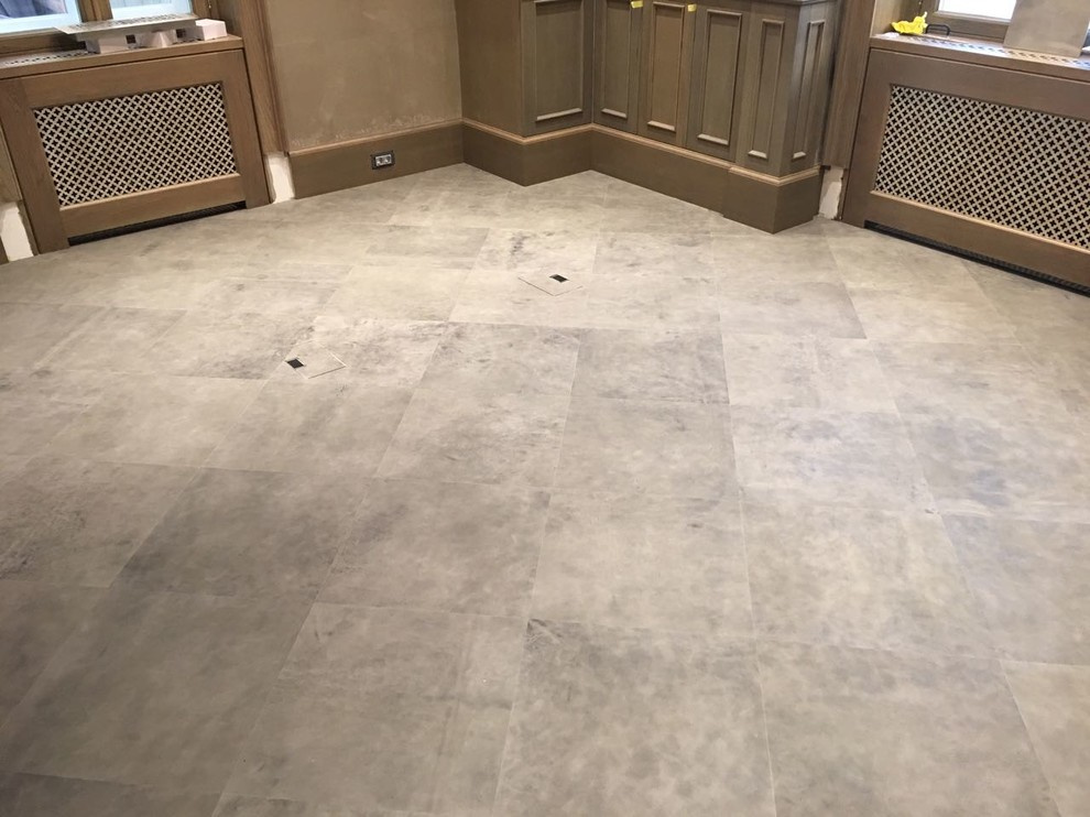 Кожаный пол в особняке