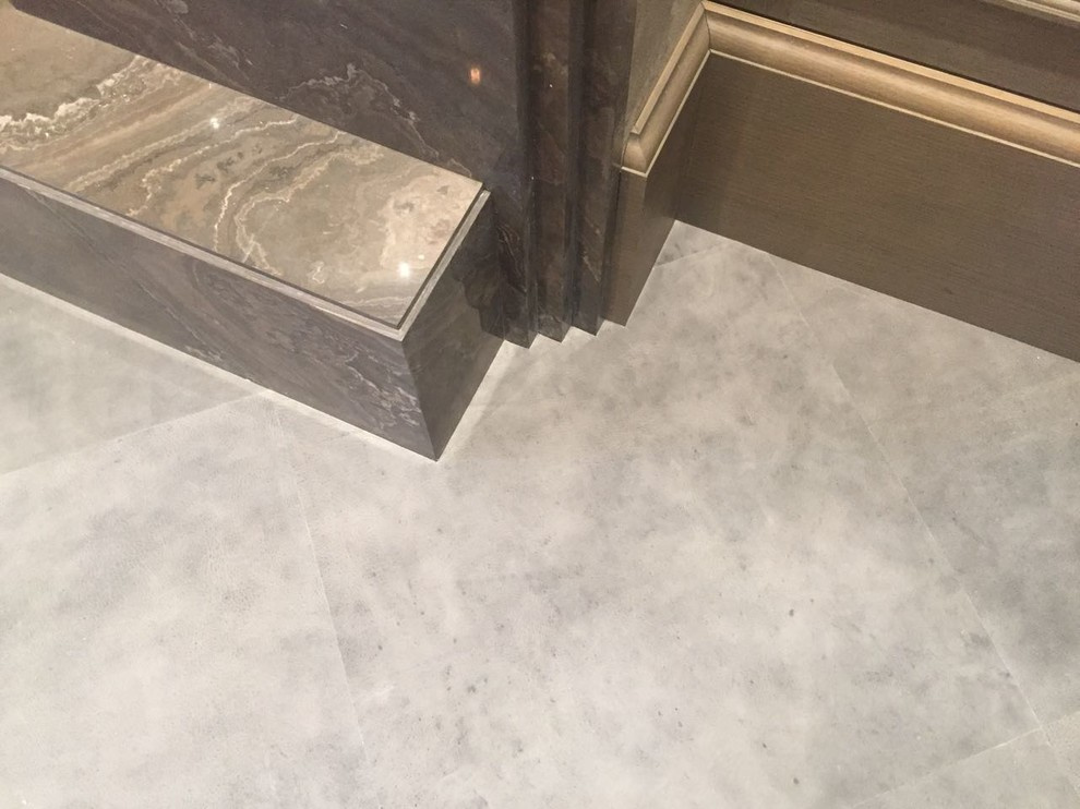 Кожаный пол в особняке