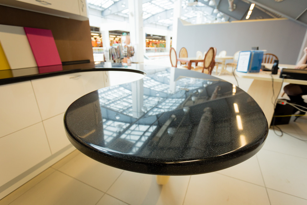 Фигурная столешница.