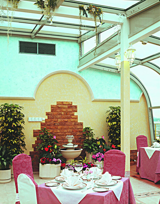 Ресторан "Зимний Сад" в гостинице  "Золотое Кольцо" на Смоленской пл. (ранее гос