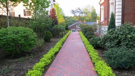 Озеленение и благоустройство участка.